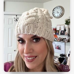 American Eagle Outfitters Cream Knit Beanie
